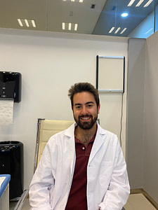 Doctor luis Salvador Dermatólogo de Policlínica SMD